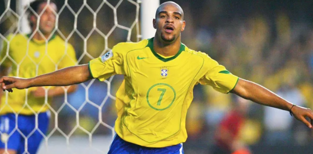 ادريانو من النجومية إلى الإدمان في الطرقات